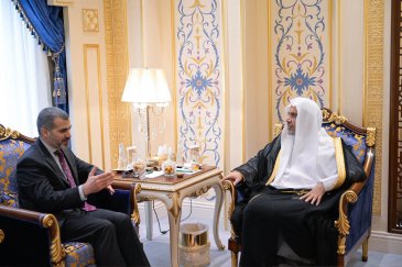 Le Secrétaire général, Président de l’Organisation des savants musulmans, cheikh MohammedAlissa a reçu à La Mecque Son Excellence le Consul général de la République d’Irak au Royaume d’Arabie saoudite, M. Mohammed Samir Al-Naqshbandi, venu le saluer à l’occasion de la fin de sa mission en tant que Consul général auprès du Royaume.