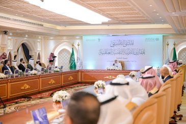 کلام اللہ کی خدمت کے جذبے کے تحت، مکہ مکرمہ میں رابطہ عالم اسلامی کے صدر دفتر میں ایک اہم اجلاس منعقد ہوا، جس میں قرآن کریم کی تعلیم، قراءت اور تدريس کے ماہر علما، محققین، اور اس عمل سے وابستہ تجربہ کار افراد نے شرکت کی۔