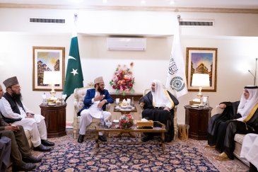 At his residence in Islamabad: H.E. Sheikh Dr. Mohammed Alissa , Secretary-General of the Muslim World League (MWL) and Chairman of the Organization of Muslim Scholars, received H.E. Mr. Sardar Muhammad Yousaf, Federal Minister for Religious Affairs and Interfaith Harmony. During the meeting, they discussed several topics of mutual interest.