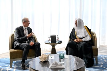 At his residence in Sydney, H.E. Sheikh Dr. Mohammed Al-Issa, Secretary-General, received H.E. Mr. Tony Burke, the Federal Minister of Home Affairs and Leader of the House in the House of Representatives