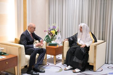 Yang Mulia Sekretaris Jenderal LMD, Syekh Dr. Mohammed Al-Issa , menerima kunjungan Yang Mulia Duta Besar Republik Islam Pakistan untuk Kerajaan Arab Saudi, Tuan Ahmad Farooq