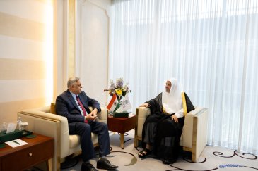 Yang Mulia Sekretaris Jenderal LMD, Syekh Dr. Mohammed Al-Issa , menerima kunjungan Duta Besar Republik India untuk Kerajaan Arab Saudi, Dr. Suhel Ajaz Khan