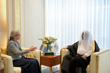 جناب آقای دکتر شیخ محمد العیسی،  ، دبیرکل سازمان همبستگی جهان اسلام ورئیس انجمن علمای مسلمان، در دفتر خود در ریاض، میزبان خانم بیترا میناندر، سفیر مملکت سوئد نزد مملکت عربستان سعودی، بود