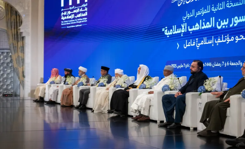 «دایرة‌المعارف همگرایی فکری اسلامی» این اثر دربرگیرنده‌ی حدود ۱۸۰۰ صفحه است که با مشارکت ۶۰ تن از عالمان دینی و اندیشمندان اسلامی از مذاهب و مکاتب مختلف تدوین شده است تا نشانه‌ای روشن در مسیر وحدت امت اسلامی باشد