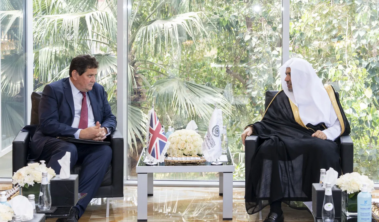 His Excellency Sheikh Dr. Mohammad Al-Issa Meets His Excellency the U.K Ambassador to the Kingdom of Saudi Arabia