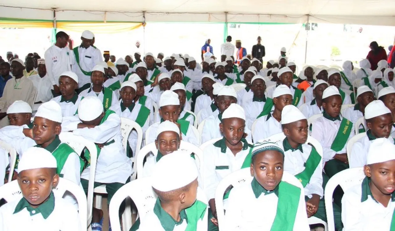 ‏أقامت ⁧رابطة العالم الإسلامي⁩ عبر هيئتها العالمية للكتاب والسنة بالتعاون مع المجلس الأعلى للشؤون الإسلامية في ⁧راوندا⁩ الحفل الختامي لملتقاها القرآني، وقد حضره فضيلة رئيس مجلس العلماء ومعالي مستشار رئيس الدولة وحشد من الحضور المتنوع ناهز الألفي (2000) شخصية ومعلم وطالب.