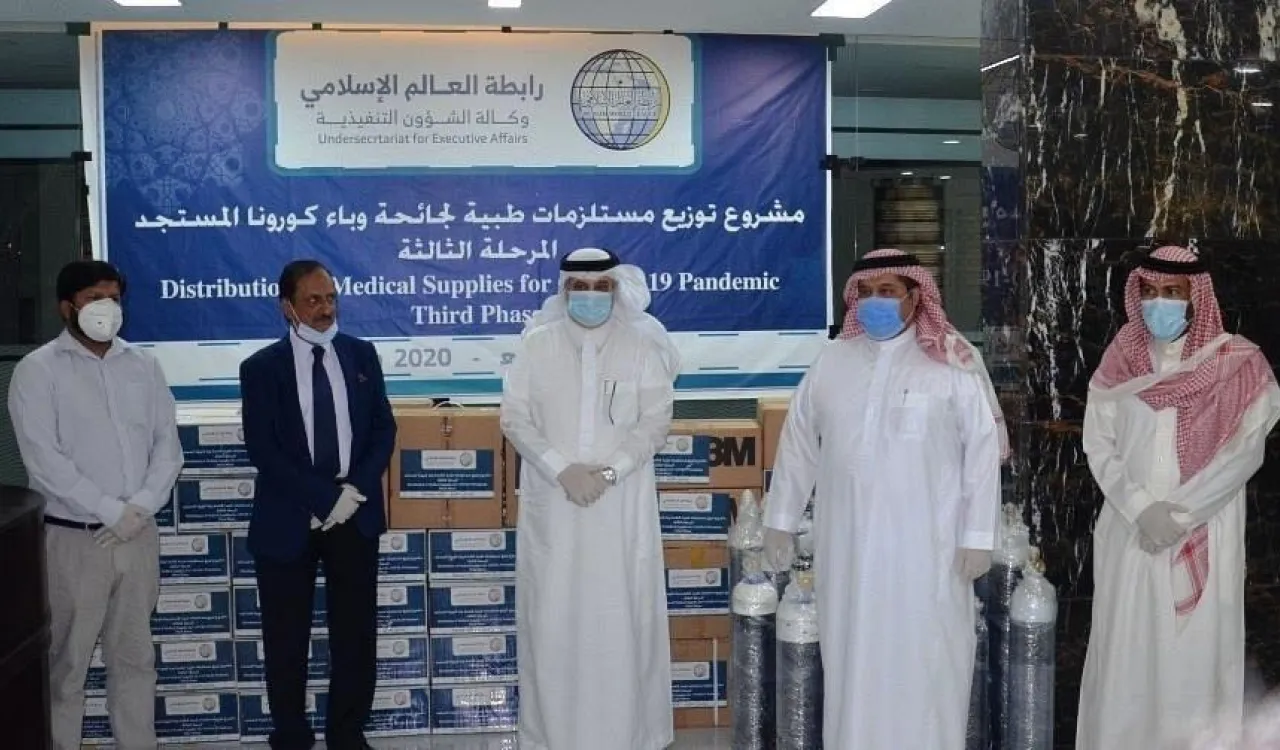 تشمل أجهزة تخطیط القلب والأكسجين والأدوية.. ‏⁧‫رابطة العالم الإسلامي‬⁩ تسلم حكومة ⁧‫باكستان‬⁩ حزمة مساعدات جديدة لمكافحة جائحة ⁧‫كورونا‬⁩
