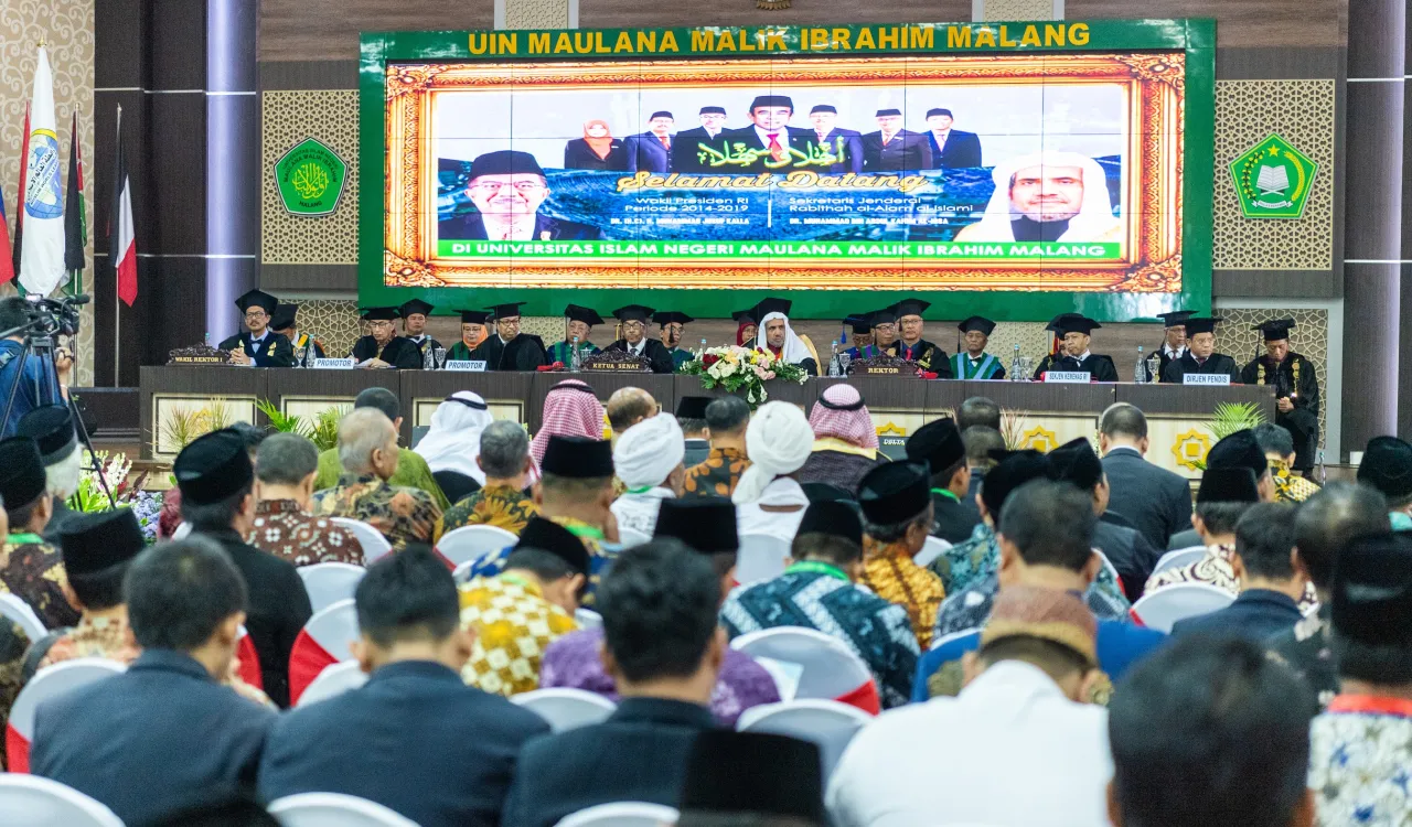 MohammadAlissa a tenu une allocation à l’université indonésienne «Maulana Malik Ibrahima»  devant le corps enseignant et les étudiants.