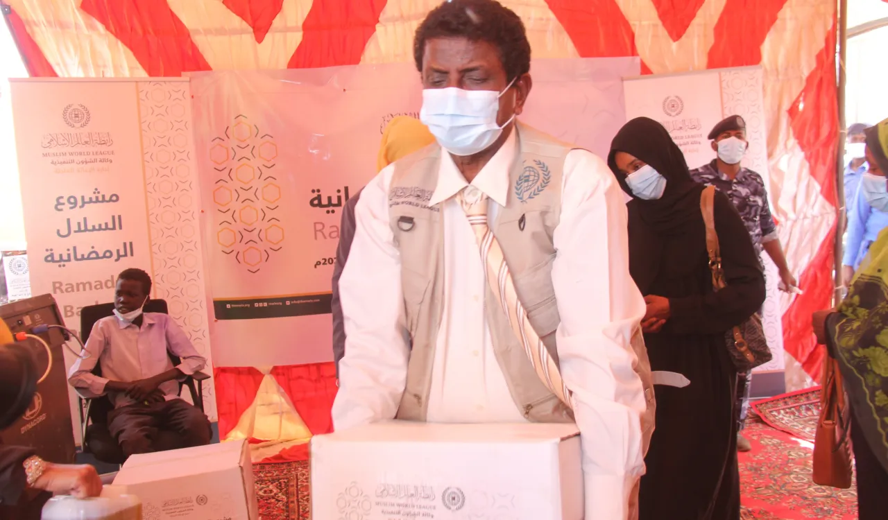 شهرٌ كريم.. باشرت فيه قوافل مشروع "سلال رمضان ‬⁩ " شرَفَ مهمتها في 30 دولة