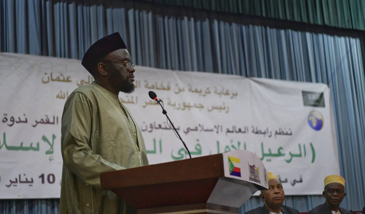 ‏رئيس مجلس أمناء اتحاد علماء ⁧أفريقيا⁩ فضيلة د. محمد لوح يُثني على الجهود المستنيرة والمؤثرة لرابطة العالم الإسلامي حول العالم وذلك في افتتاح ندوة: "الرعيل الأول في الوجدان الإسلامي" المنعقدة في ⁧جزر القمر⁩ برعاية فخامة رئيسها.