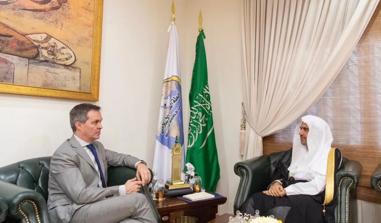 التقى الشيخ د.محمد العيسى في مكتبه بالرياض سفير جمهورية البرازيل الاتحادية لدى المملكة العربية السعودية السيد مارسيلو ديلا نينا