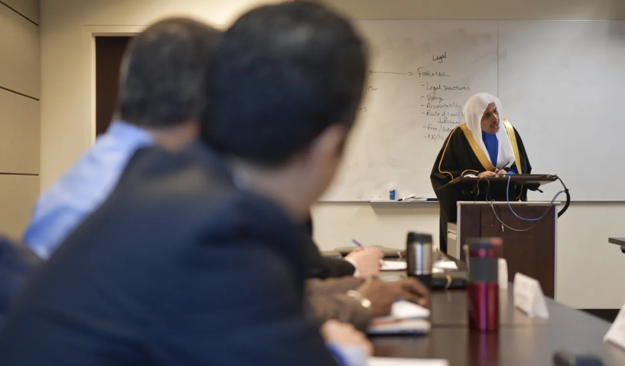 ‏معالي الشيخ د.محمد العيسى⁩ ملقياً محاضرة مع حوار مفتوح بعدها على ضباط كلية الدفاع الوطني بالعاصمة الأمريكية ⁧واشنطن⁩.