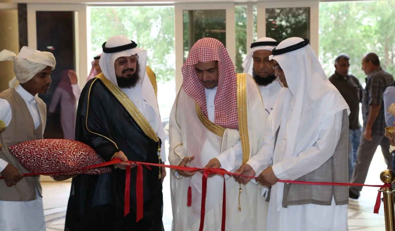 معالي أمين عام رابطة العالم الإسلامي الشيخ د. محمد العيسى يفتتح في المنطقة المركزية بـ مكة المكرمة برج هيئة الإغاثة التابعة للرابطة والذي استغرق بناؤه سنتين