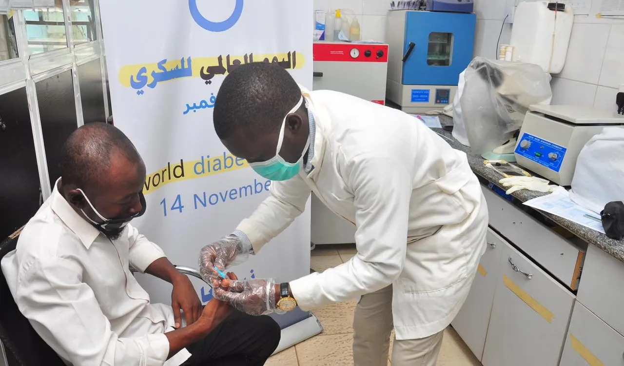 رابطہ عالم اسلامی نے ذیابیطس_کے_عالمی_دن  کے موقع  پر افریقہ میں اپنے منسلک ہسپتالوں کے طبی عملے کے ساتھ متعدد  پروگرام اور علمی سرگرمیوں کے انعقاد کا اہتمام کیا