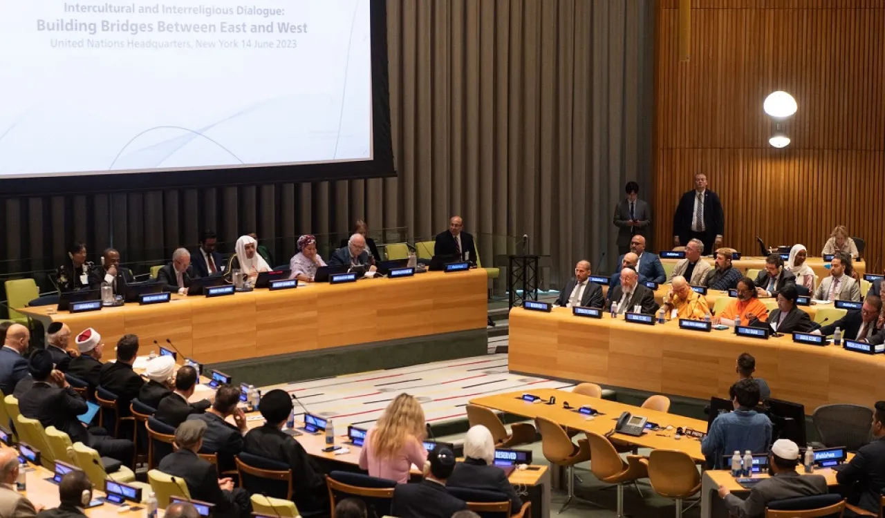رابطة العالم الإسلامي‬⁩ تطلق من الأمم المتحدة مبادرة"بناء جسور التفاهم والسلام بين الشرق والغرب"