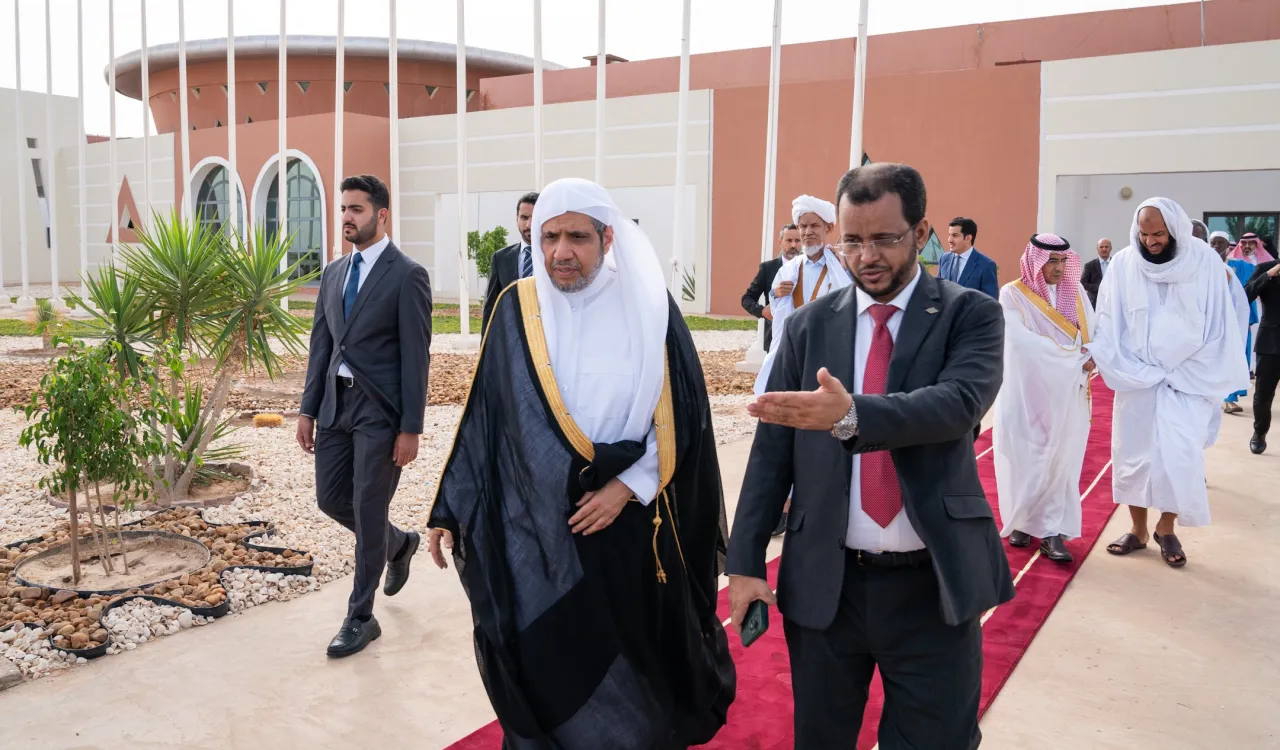 معالي الأمين العام، رئيس هيئة علماء المسلمين، فضيلة الشيخ د. ⁧‫محمد العيسى‬⁩ ‬⁩ يصل إلى جمهورية موريتانيا الإسلامية، على رأس وفد من رابطة العالم الإسلامي