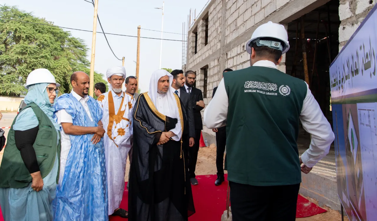 وقفَ معالي الأمين العام، رئيس هيئة علماء المسلمين، فضيلة الشيخ د. ⁧‫محمد العيسى‬⁩ ‬⁩على المرحلة الأخيرة من مشروع الرابطة لإنشاء الجامع الكبير في العاصمة الموريتانية نواكشوط