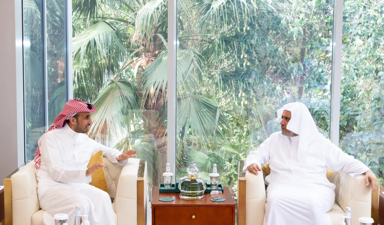 جناب دبیر کل آقای دکتر شیخ محمد العیسی    بعدازظهر امروز در دفتر خود از جناب آقای ممدوح المهینی مدیر شبکه های العربیه و الحدث استقبال نمود