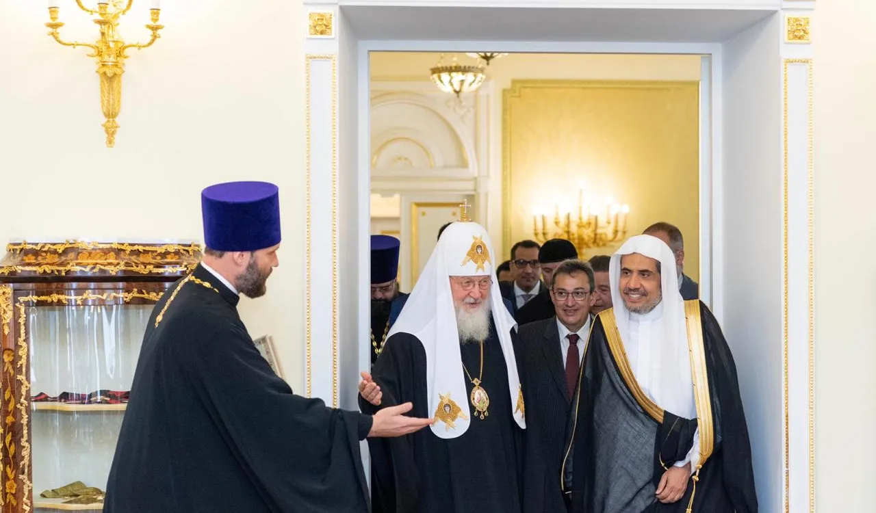 موسكو: عقد معالي الأمين العام لرابطة العالم الإسلامي الشيخ الدكتور محمد بن عبدالكريم العيسى، والبطريرك كيريل الأول بطريرك موسكو وسائر روسيا، قمة تاريخية في مقر الكنيسة الأرثوذكسية في العاصمة الروسية موسكو، فيما اعتُبر أهم لقاء مسيحي إسلامي في المشرق، حيث تُعتبر الكنيسة الروسية أكبر كنيسة أرثوذكسية شرقية مستقلة بأتباع يتجاوز عددهم  250 مليوناً.