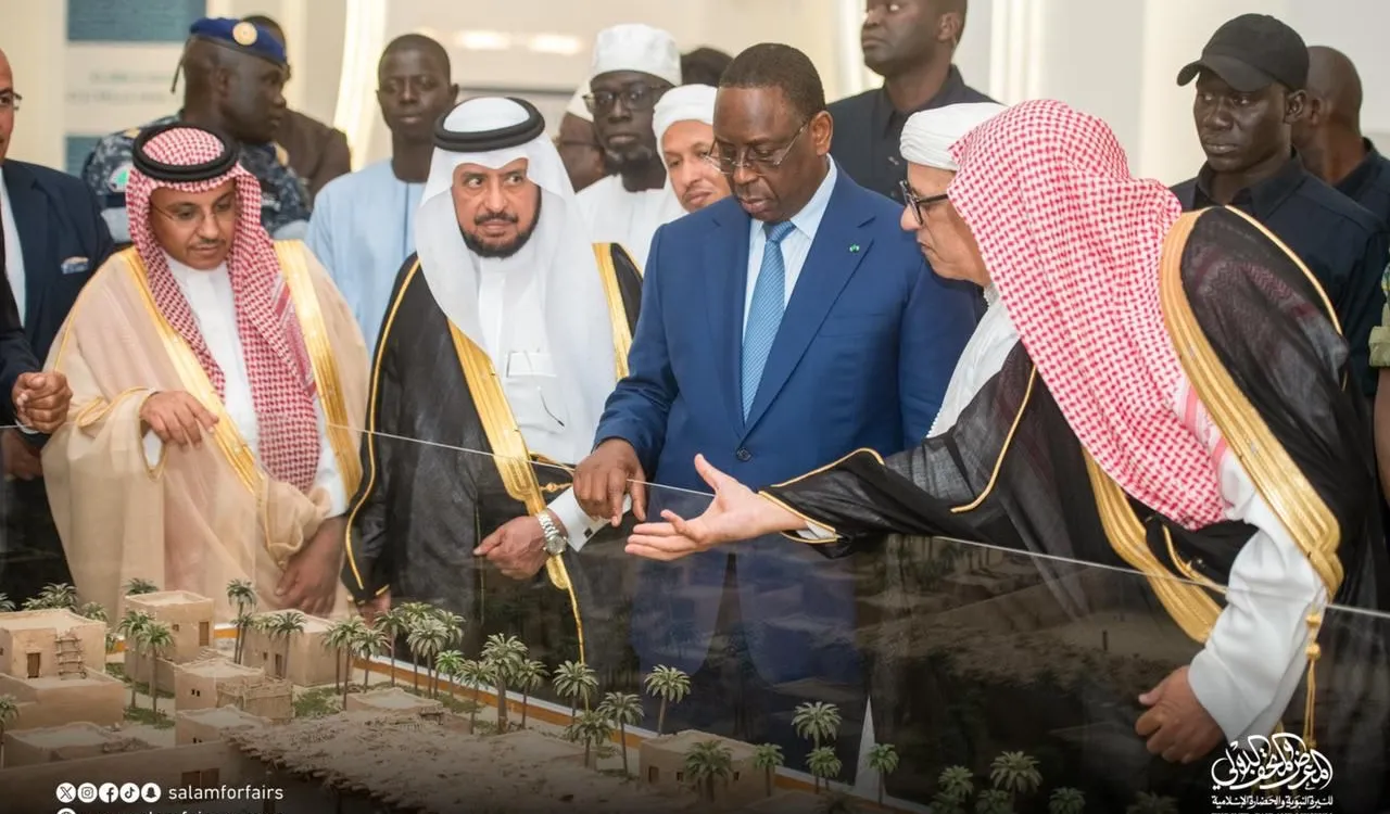 أكد أنه يُمثِّل علامةً تاريخيةً على مستوى خدمة السيرة النبوية. الرئيس السنغالي يفتتح فرع المتحف الدولي للسيرة النبوية بالعاصمة داكار