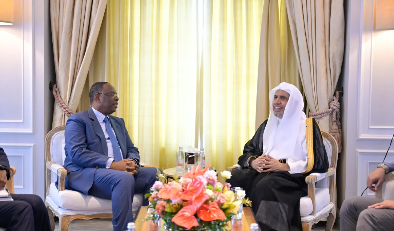 ‏التقى معالي الأمين العام، رئيسُ هيئة علماء المسلمين، فضيلةُ الشيخ د.⁧‫محمد العيسى‬⁩ ‬⁩، "في مقر إقامة فضيلته" بمدينة “نيويورك"، فخامة رئيس جمهورية السنغال السابق، السيد ماكي سال