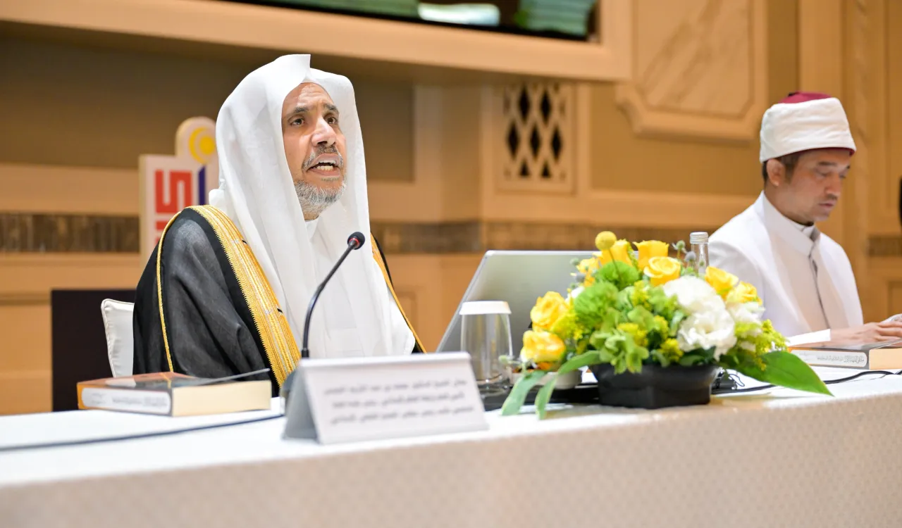 ‏الأولُ من نوعه، وقامت بإنجازه نخبة من الأكاديميين والباحثين من ذوي الاختصاص.. ‏مجموعةُ بحوثِ "ملتقى الفقهاء الأول" الذي نظّمه المجمع الفقهي التابع لرابطة العالم الإسلامي، في العاصمة الماليزية كوالالمبور، تقدِّم حزمة واسعة من البحوث والدراسات التي تُعَدّ دليلاً إرشاديّاً لتدريس مادة الفقه في المؤسسات الشرعية بالعالم الإسلامي.