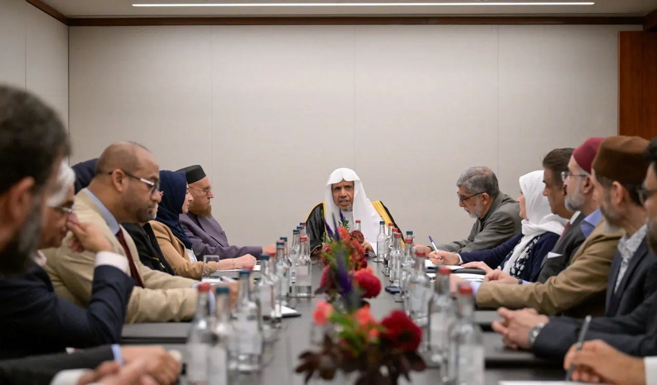 H.E. Sheikh Dr. Mohammed Al-Issa, Secretary-General of the MWL and Chairman of the OMS, met with Islamic religious leaders, including a number of business figures from across the United Kingdom