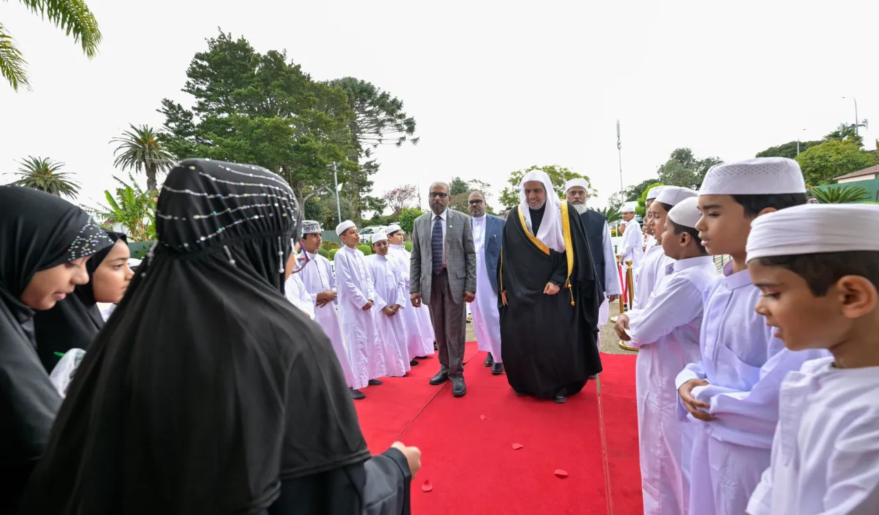 H.E. Sheikh Dr. Mohammed Al-Issa , Secretary-General of the MWL,  visited Jamia Masjid Al-Mustafa, the largest mosque in New Zealand, where he met with the mosque's administrators, officials of the (SAMA), and students