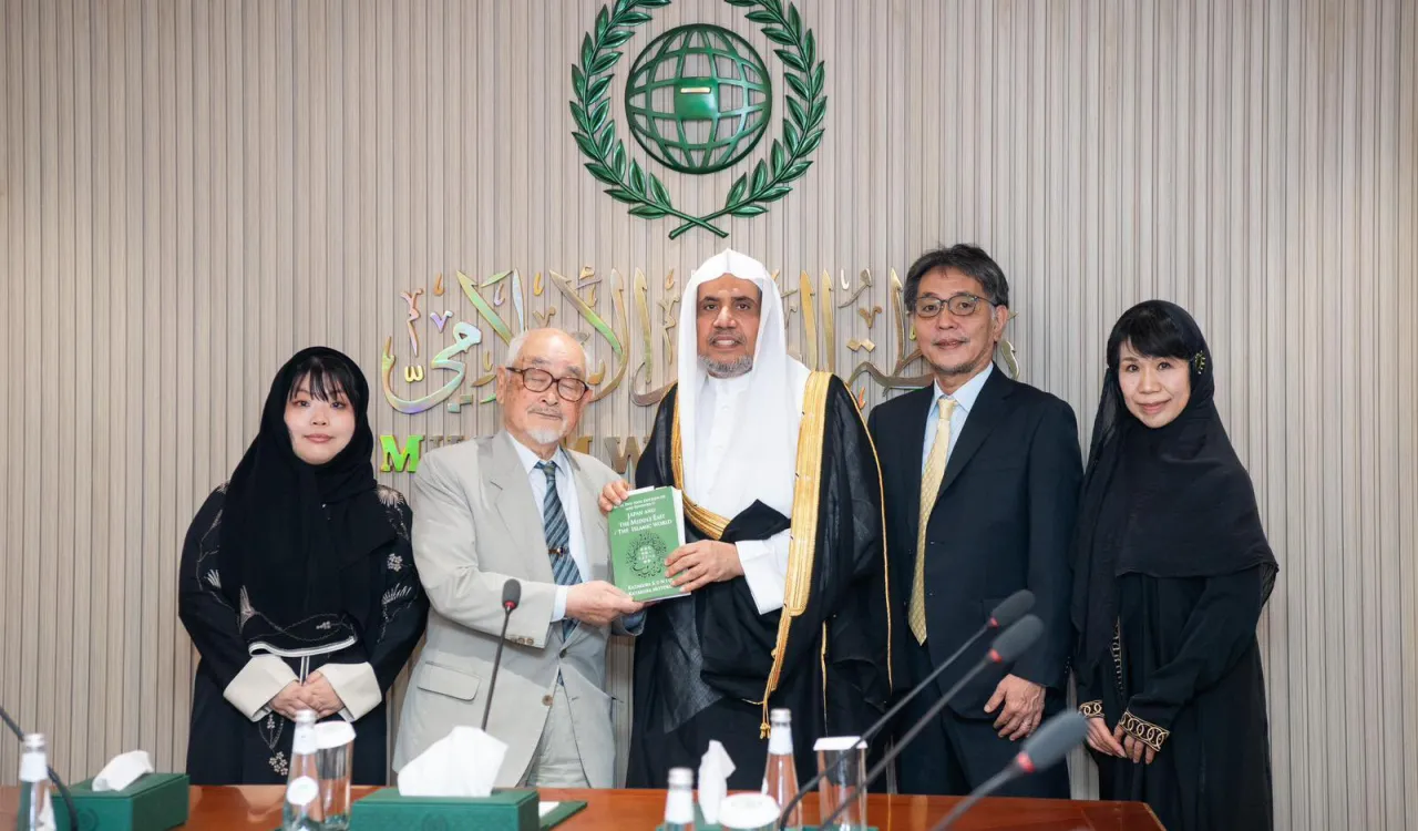 التقى معالي الأمين العام، الشيخ د.⁧‫محمد العيسى‬⁩، في مكتبه بالرياض ظهر اليوم ، وفدًا من مؤسسة "موتوكو كاتاكورا" لثقافة الصحراء باليابان، برئاسة السيد كونيو كاتاكورا