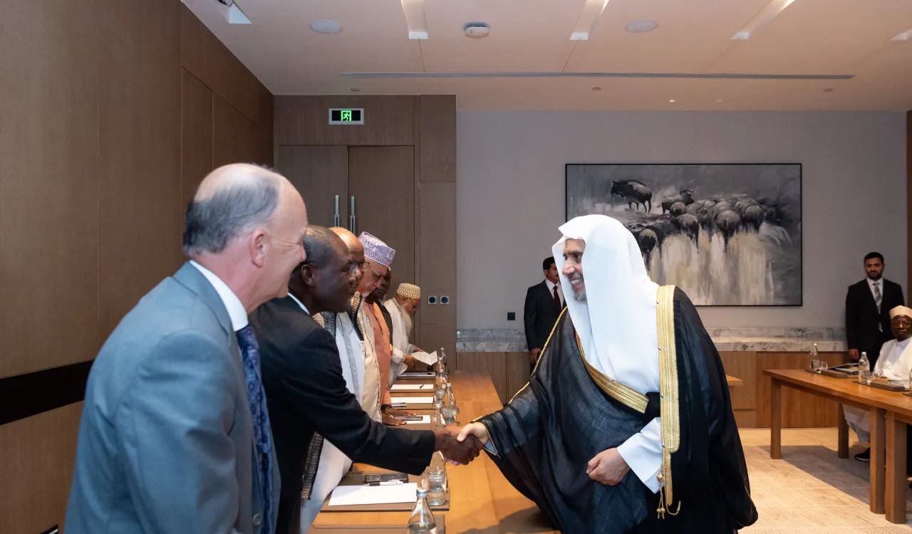 ‏معالي الأمين العام، رئيس هيئة علماء المسلمين، فضيلة الشيخ د.⁧‫محمد العيسى‬⁩ يحلُّ ضيفًا على قادةِ الأديان في العاصمة الكينية "نيروبي"، بدعوةٍ من الحكومة الكينية