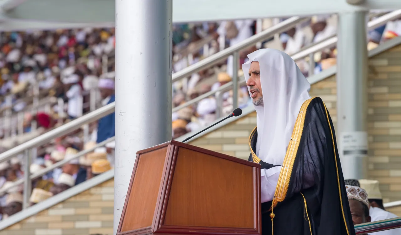 Le stade principal de Dar es Salaam célèbre les jeunes filles qui ont appris le Saint Coran.   Plus de 60 000 participantes et invitées