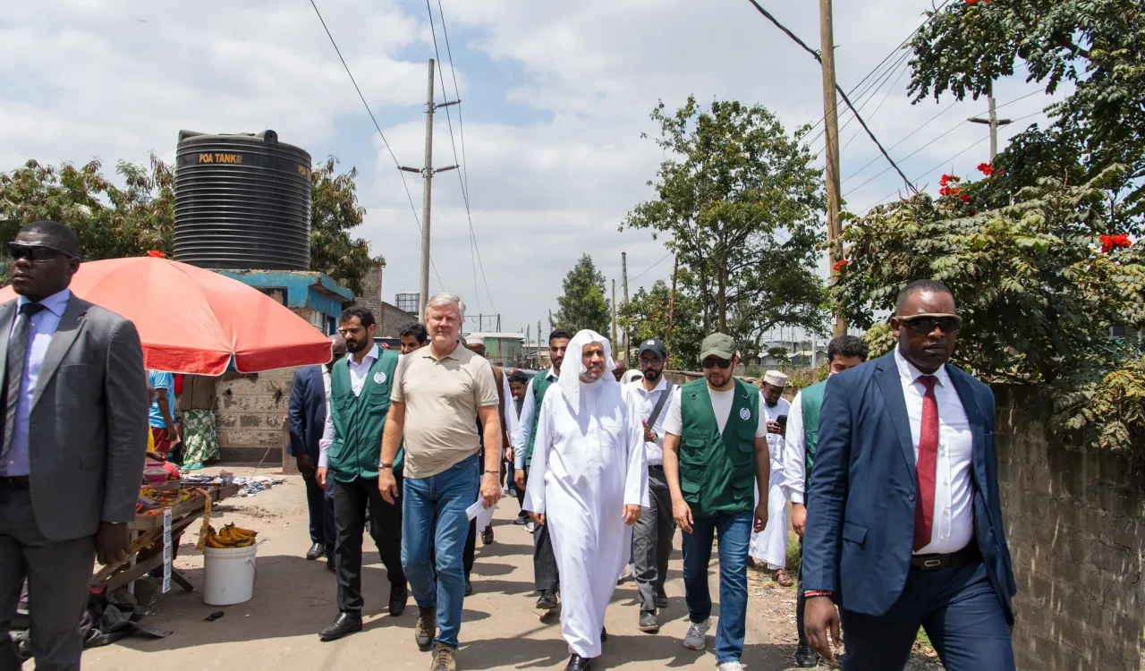 به خواست خداوند، در داستاي فراهم كرن زندگی کریمانه و آینده‌ای بهتر، برای "بیوه‌زنان" و ساکنان محله‌های فقیرنشین: