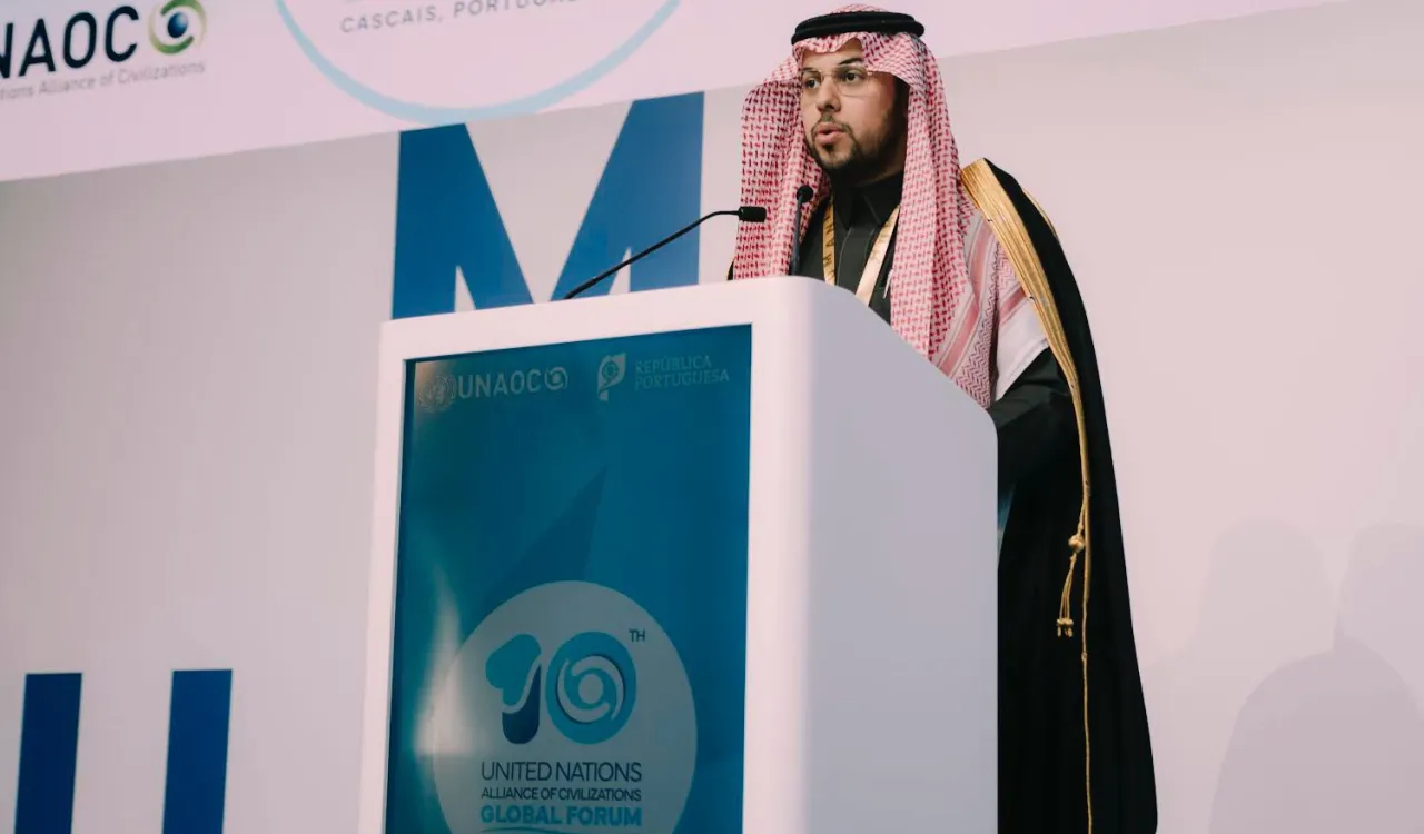 ‏سعادة مساعد الأمين العام للاتصال المؤسّسي، عبدالوهاب بن محمد الشهري، يلقي كلمةَ ⁧‫رابطة العالم الإسلامي‬⁩ في جلسة مجموعة الأصدقاء لمنظمة تحالف الحضارات بالأمم المتحدة في مؤتمرها الدولي العاشر بالبرتغال