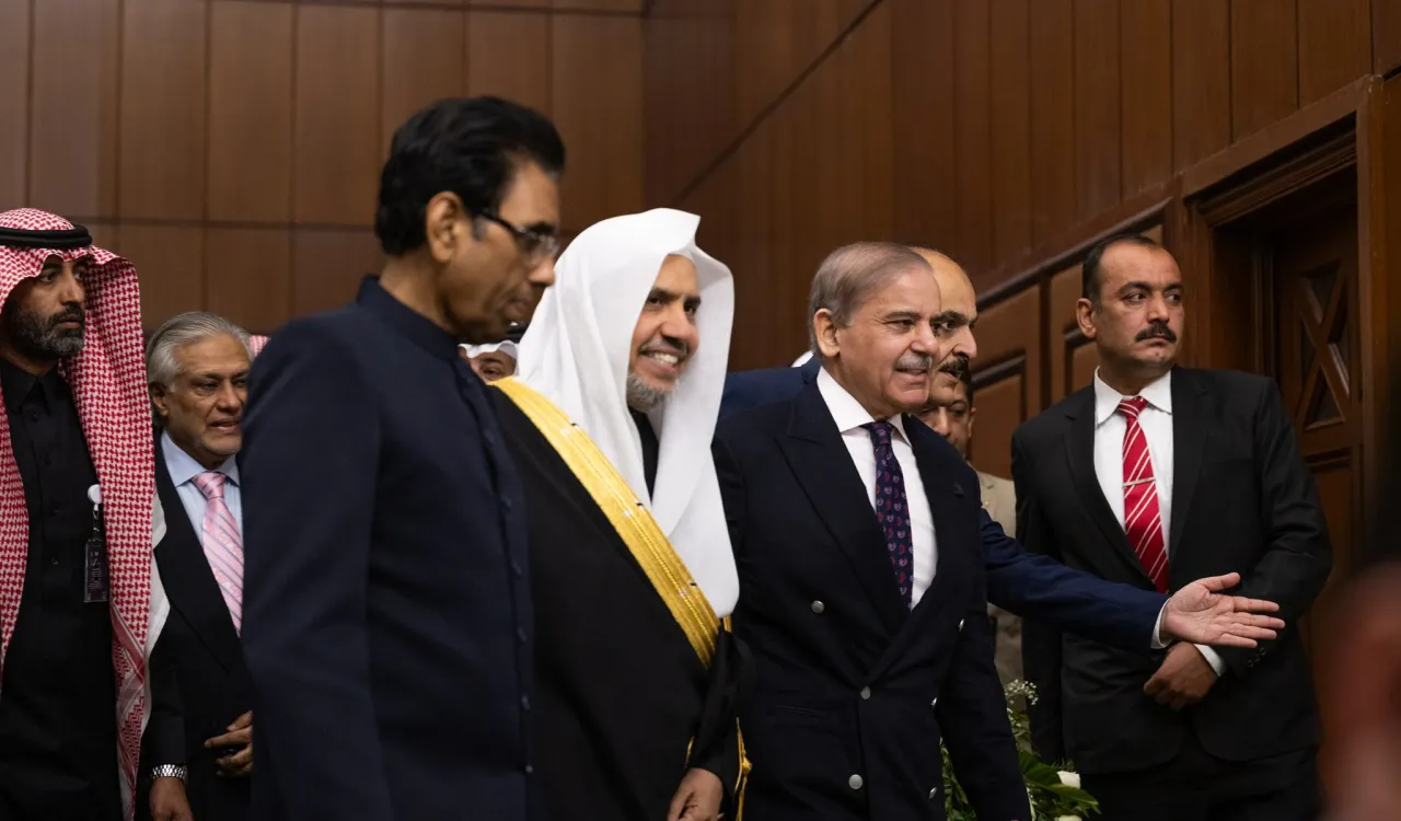 معالي الأمين العام، رئيس هيئة علماء المسلمين، فضيلة الشيخ د. ⁧‫محمد العيسى‬⁩ ‬⁩  ‏خلال إطلاق ⁧‫مبادرة تعليم الفتيات ‬⁩ في المجتمعات المسلمة من العاصمة الباكستانية "إسلام آباد"