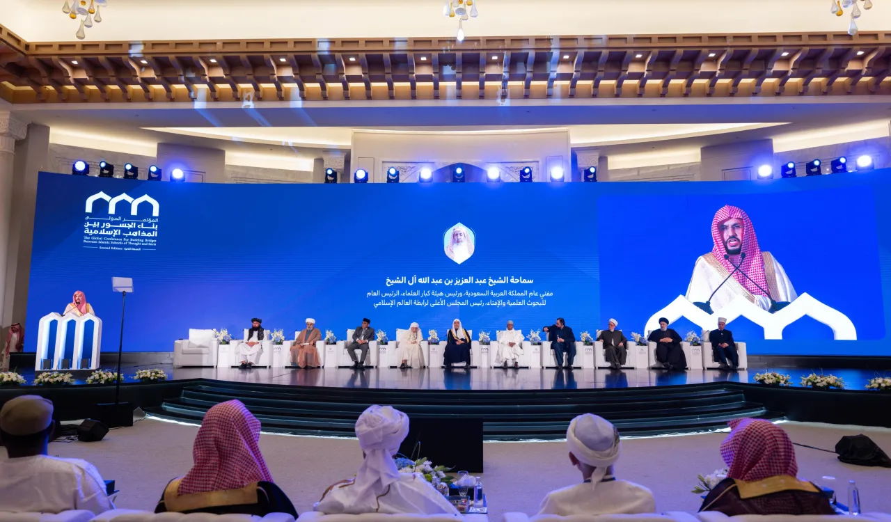 Yang Mulia Mufti Agung Kerajaan Arab Saudi, Syekh Abdulaziz Al Sheikh, pada pembukaan edisi kedua Konferensi Membangun Jembatan Antar Mazhab Islam: