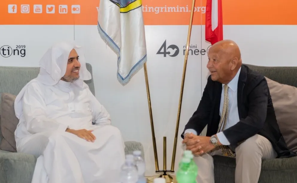 Le D.Mohammad Alissa s’est réuni avec le président du Forum mondial de Rimini qui compte un million de visiteurs, qui a loué la participation de la Ligue Islamique Mondiale qui est la première participation représentative du monde musulman depuis 40 ans.