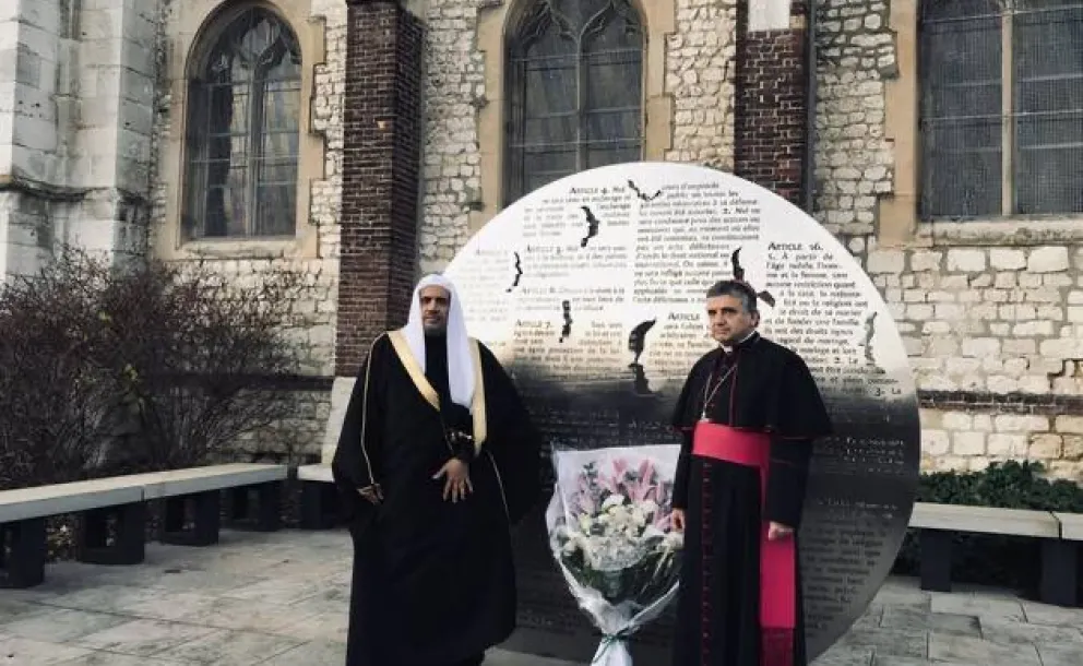 En France, l'année dernière, Mohammad Alissa a rendu hommage au père Jacques Hamel, et a déposé une gerbe de fleurs à l'église de Saint Étienne Du Rouvray. "La religion ne doit en aucun cas être utilisée à des fins politiques." 