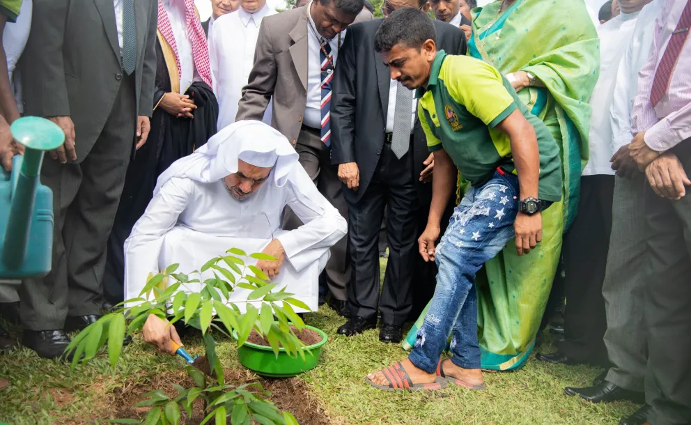 La Charte de La Mecque souligne l'importance de protéger la planète et le droit des générations futures de vivre dans un environnement sain. L'année dernière, au Sri Lanka , Mohammad Alissa s’est joint à des dirigeants pour planter des arbres et promouvoir la durabilité. 