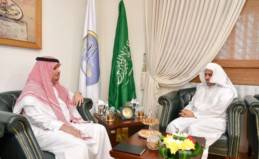 Le Secrétaire Général de la Ligue recevant ce matin le doyen de l’Université Arabe Naïf pour les Sciences Sécuritaires, le D. Abdelmajid Elbouneyaine pour une rencontre qui a porté sur des sujets d’intérêt commun.