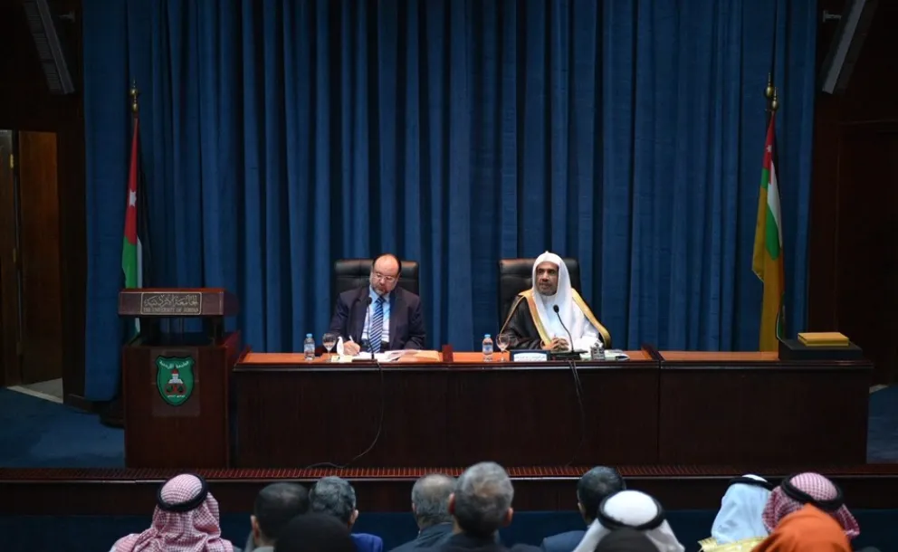 En présence de son Exc. le Recteur de l'Université Jordanienne et le personnel enseignant, Son Exc le Secrétaire Général de la Ligue Islamique Mondiale, le Cheikh Dr. Mohamed ALISSA, a donné une conférence durant sa visite.