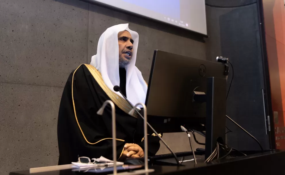 L’université d’Islande reçoit le D.Mohammad Alissa sur invitation de son doyen pour tenir une conférence sur les relations civilisationnelles, l’ amitié entre les nations et les peuples.