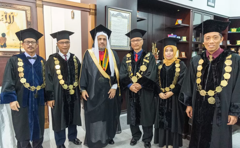 Le Président indonésien, le Président de l’Assemblée de la « Choura » et le maire de Jakarta ont félicité Mohammad Alissa pour avoir reçu un doctorat d’honneur de l’université « Maulana Malik Ibrahim ».