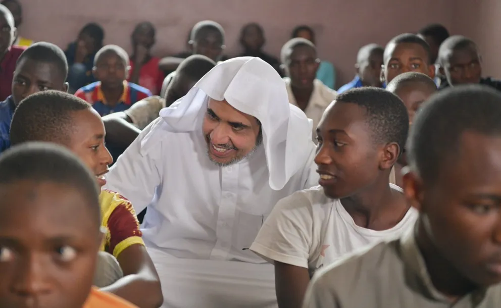 D. #MohammadAlissa reçoit le compte-rendu mensuel des actions d’aides et de protections fournies aux orphelins et aux veuves dans le monde en collaboration avec le gouvernement de chaque pays sachant l’augmentation des projets durant les quatre derniers mois.