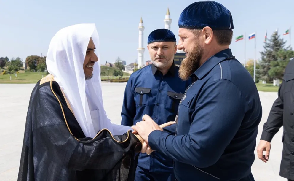 فخامة الرئيس الشيشاني السيد رمضان قاديروف يستقبل معالي الشيخ د. ⁧محمد العيسى⁩ في القصر الرئاسي ، وسيشارك معاليه بمشيئة الله تعالى غداً في حفل افتتاح أكبر جامع في أوروبا