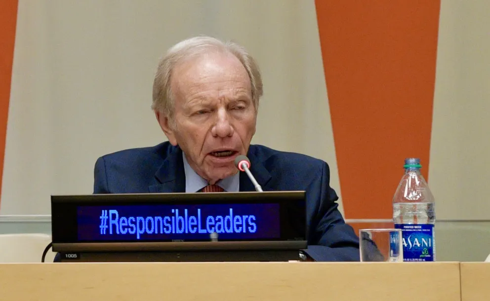 Le célèbre Sénateur Joseph Lieberman ancien candidat à la présidentielle durant le congrès de la Ligue Islamique Mondiale aux Nations-Unies sur les dirigeants responsables.