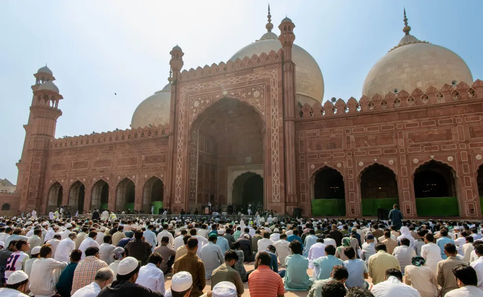 Dr. Al-Issa Delivers Friday Sermon at Badshahi Mosque 