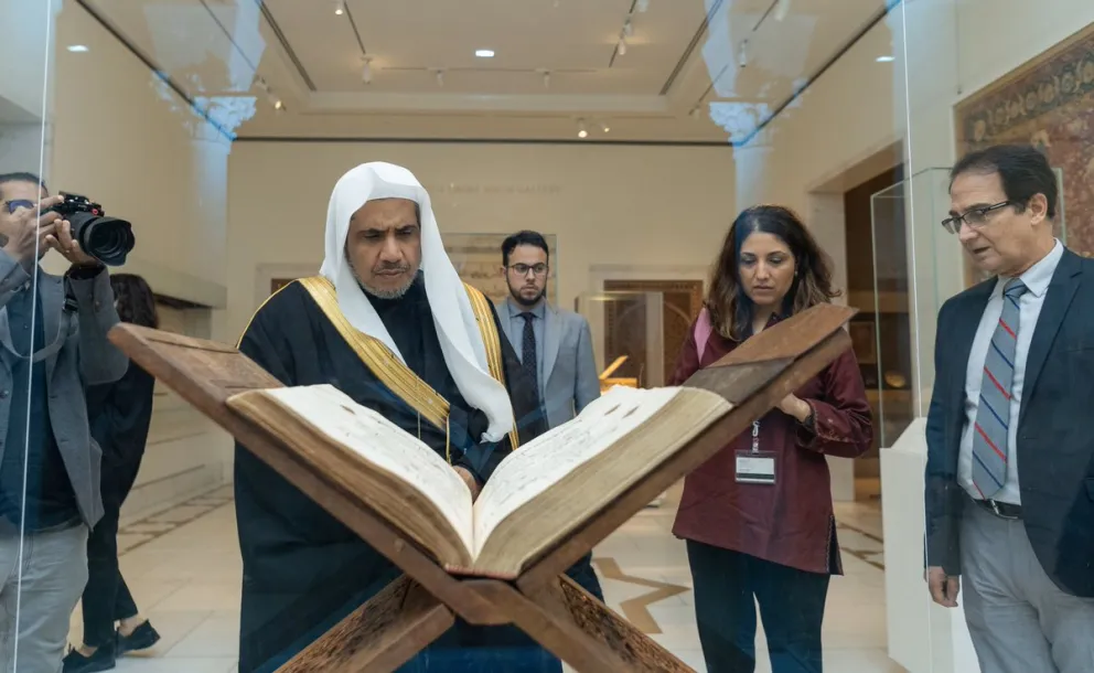 Sur invitation de l’administration du musée le D.Mohammad Alissa visite la section musulmane du musée métropolitain de New York comme il a rencontré les représentants musulmans de #NewYork qui ont confirmé que la voie modérée et ouverte de la LIM  correspond à leur vision.