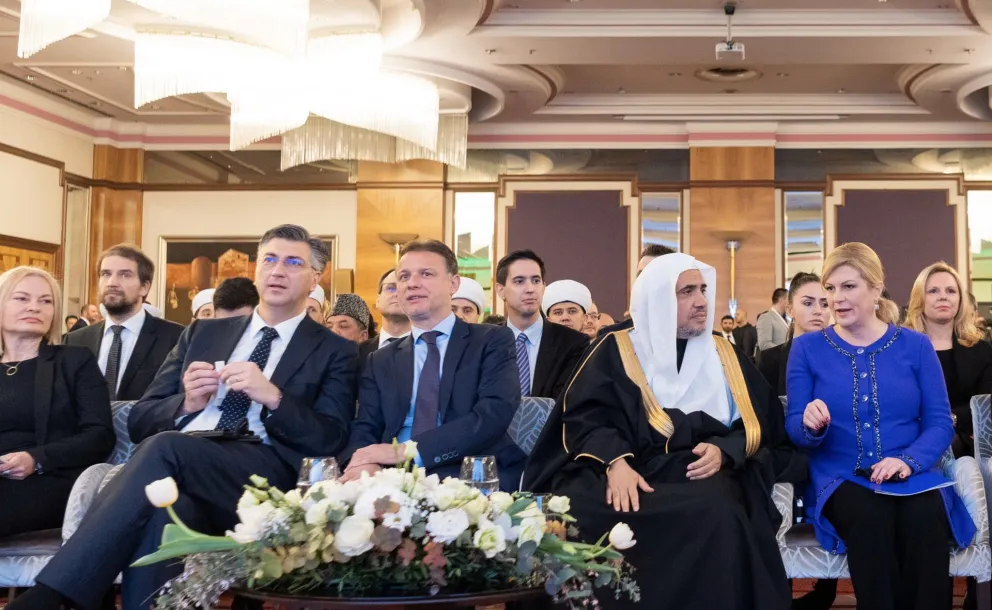 Le SG de la ligue islamique mondiale, Mohammad Alissa et la Présidente de la République de Croatie  à Kolinda GK , ont inauguré la  « conférence sur la fraternité humaine - des bases pour la paix et la sécurité  » à Zagreb.