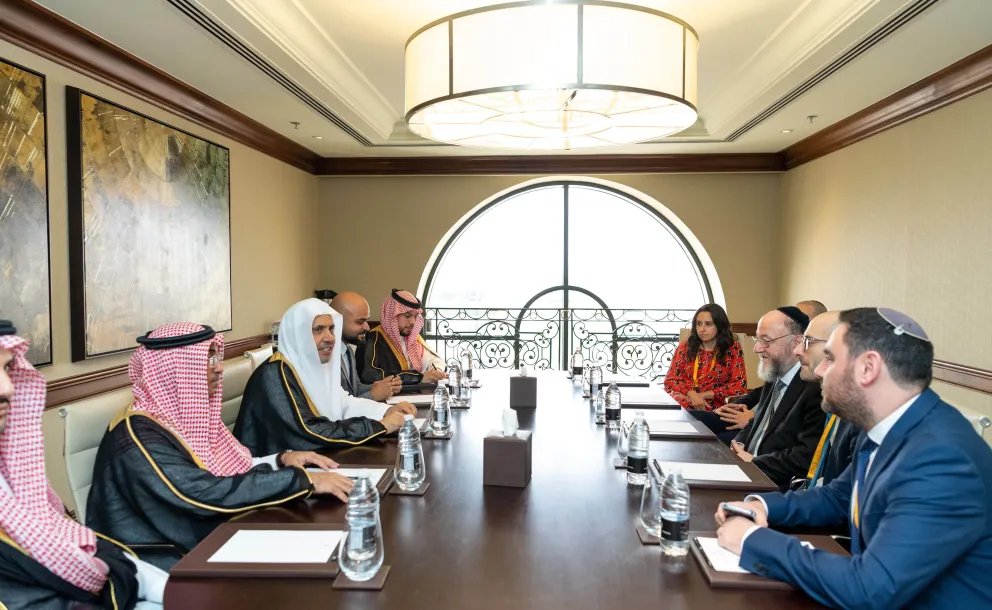 En marge du Forum d’Abu Dhabi pour la paix:  Mohammad Alissa rencontre le grand rabbin du Royaume-Uni et du Commonwealth