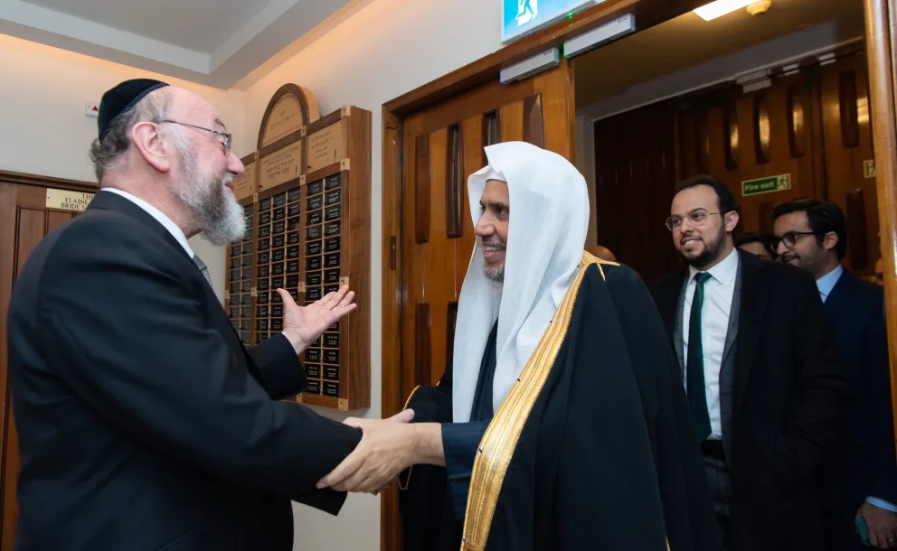 Mohammad Alissa rencontre le grand rabbin des rassemblements hébraïques unis en GB, Ephraim Mirvis pour traiter de sujets d’intérêt commun.